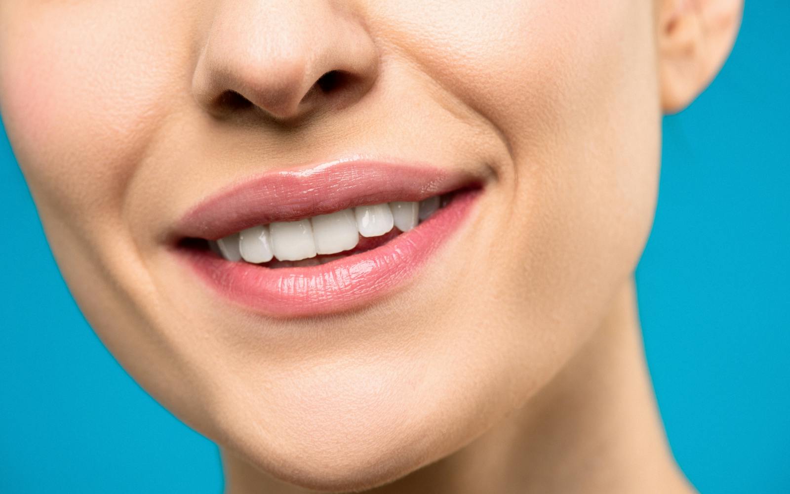 Antes y después de blanqueamiento dental profesional