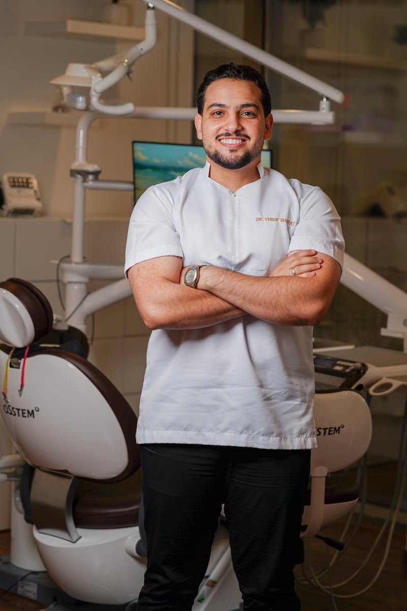 Dra. Ana Molina Reyes — Especialista en Ortodoncia y Estética Dental en Esem Dental